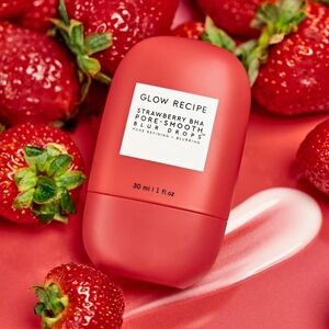 Glow recipe strawberry BH pour smooth, blurred drops